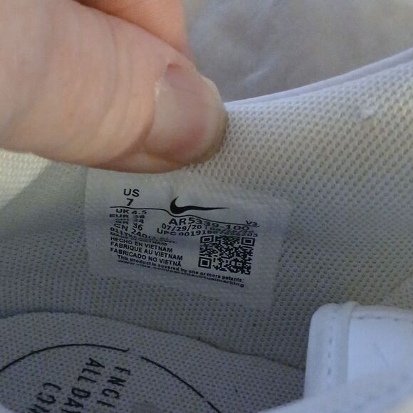 Nike  - Picture 3 of 7